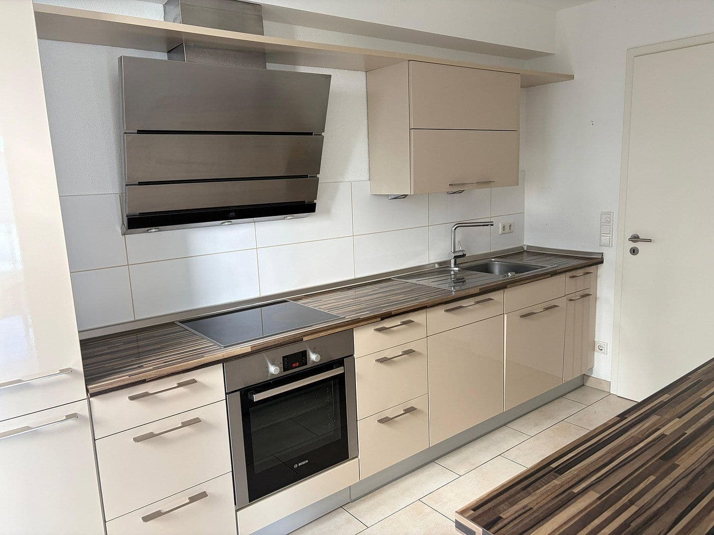 Prenájom bytu 3-izbový 131 m², Weinheim, Bádensko-Wurttembersko Prenájom bytu 3-izbový 131 m², Weinheim, Bádensko-Wurttembersko