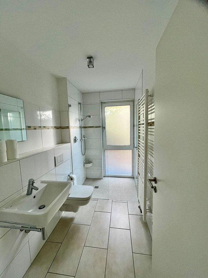 Prenájom bytu 3-izbový 131 m², Weinheim, Bádensko-Wurttembersko Prenájom bytu 3-izbový 131 m², Weinheim, Bádensko-Wurttembersko