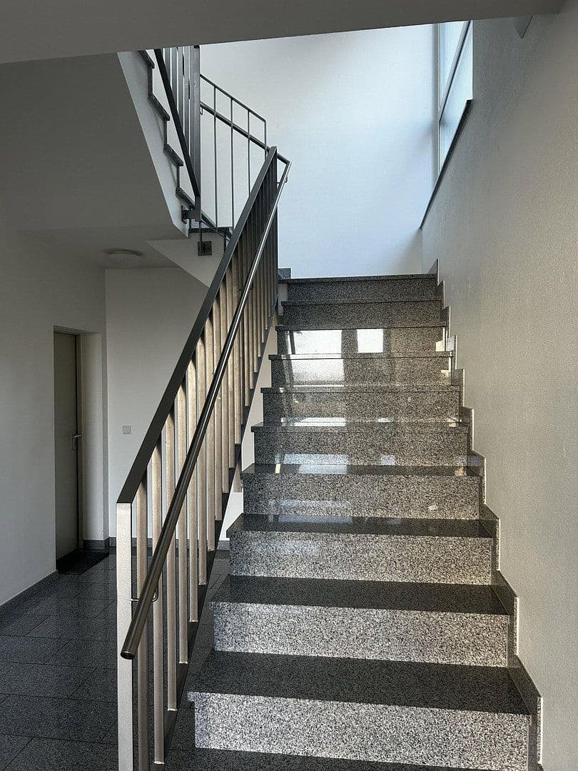 Prenájom bytu 3-izbový 131 m², Weinheim, Bádensko-Wurttembersko Prenájom bytu 3-izbový 131 m², Weinheim, Bádensko-Wurttembersko