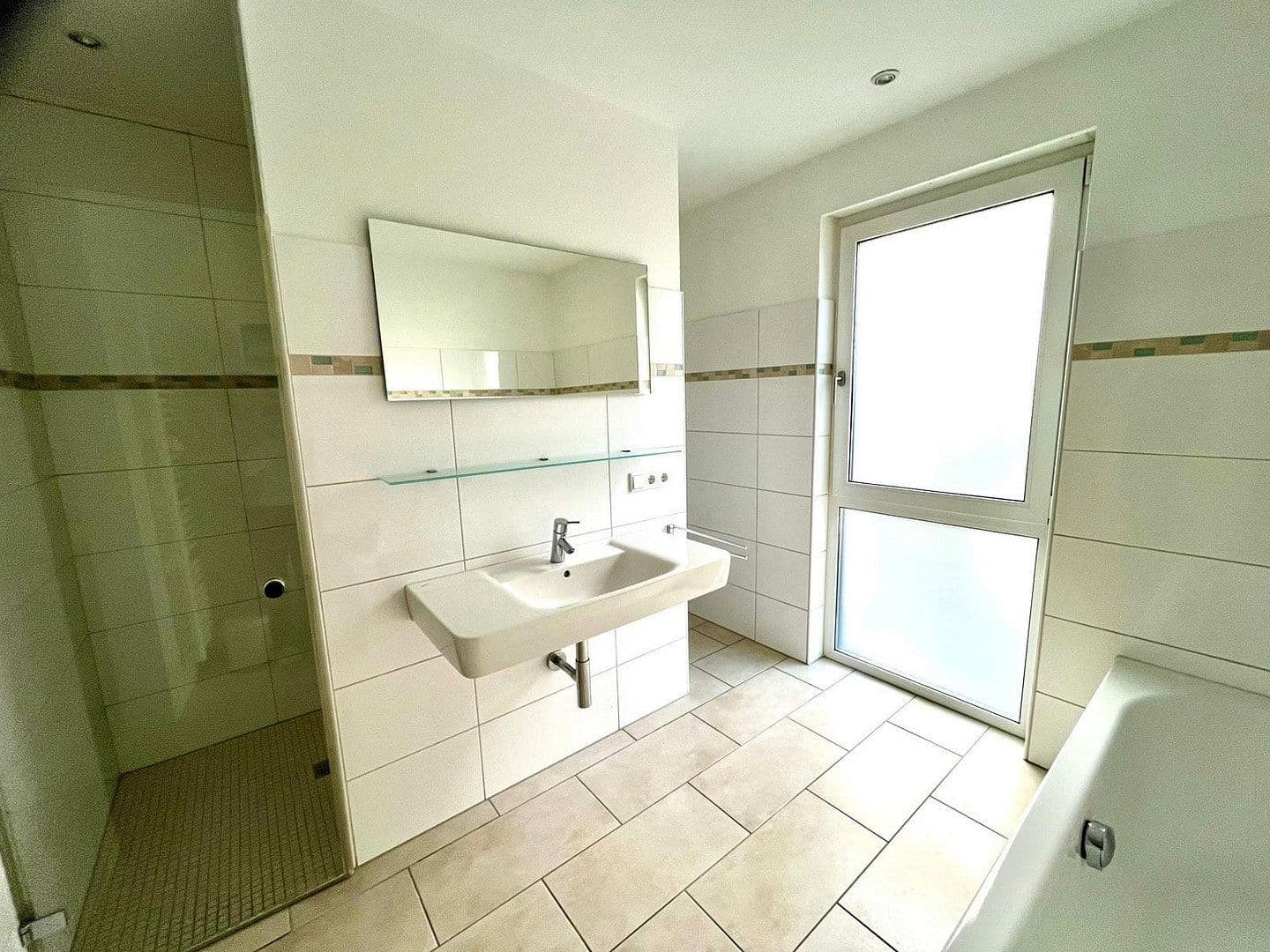 Prenájom bytu 3-izbový 131 m², Weinheim, Bádensko-Wurttembersko Prenájom bytu 3-izbový 131 m², Weinheim, Bádensko-Wurttembersko