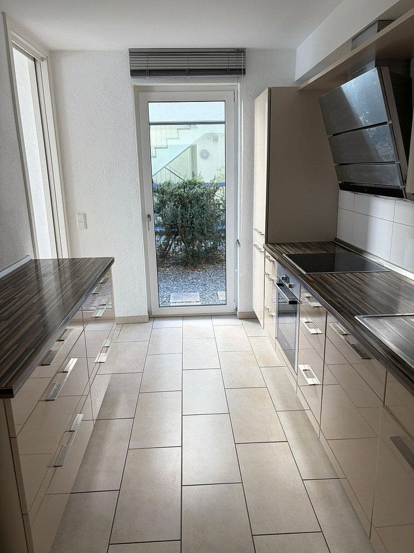 Prenájom bytu 3-izbový 131 m², Weinheim, Bádensko-Wurttembersko Prenájom bytu 3-izbový 131 m², Weinheim, Bádensko-Wurttembersko