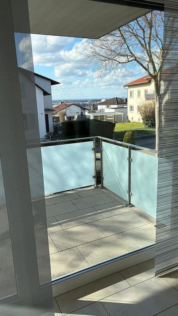 Prenájom bytu 3-izbový 131 m², Weinheim, Bádensko-Wurttembersko Prenájom bytu 3-izbový 131 m², Weinheim, Bádensko-Wurttembersko