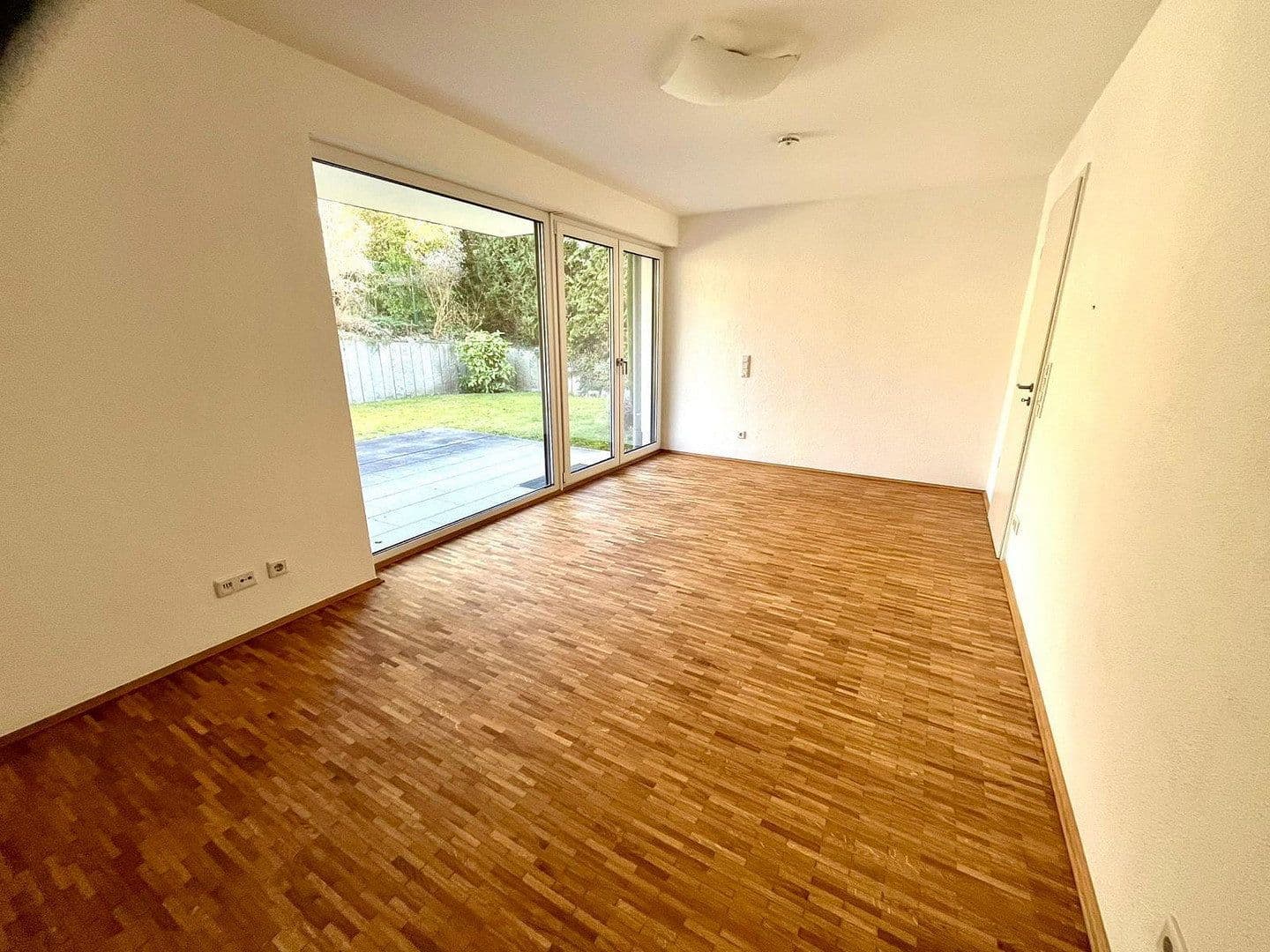 Prenájom bytu 3-izbový 131 m², Weinheim, Bádensko-Wurttembersko Prenájom bytu 3-izbový 131 m², Weinheim, Bádensko-Wurttembersko