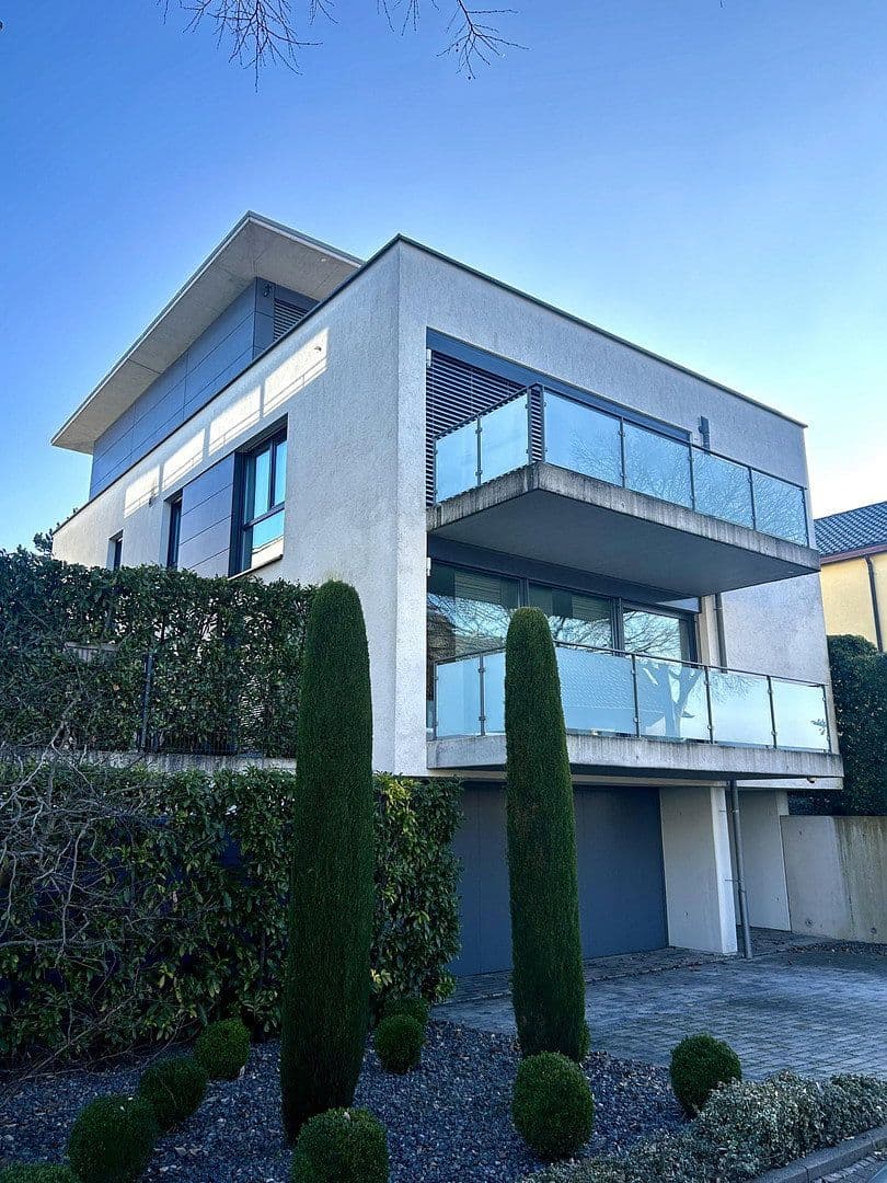 Prenájom bytu 3-izbový 131 m², Weinheim, Bádensko-Wurttembersko Prenájom bytu 3-izbový 131 m², Weinheim, Bádensko-Wurttembersko