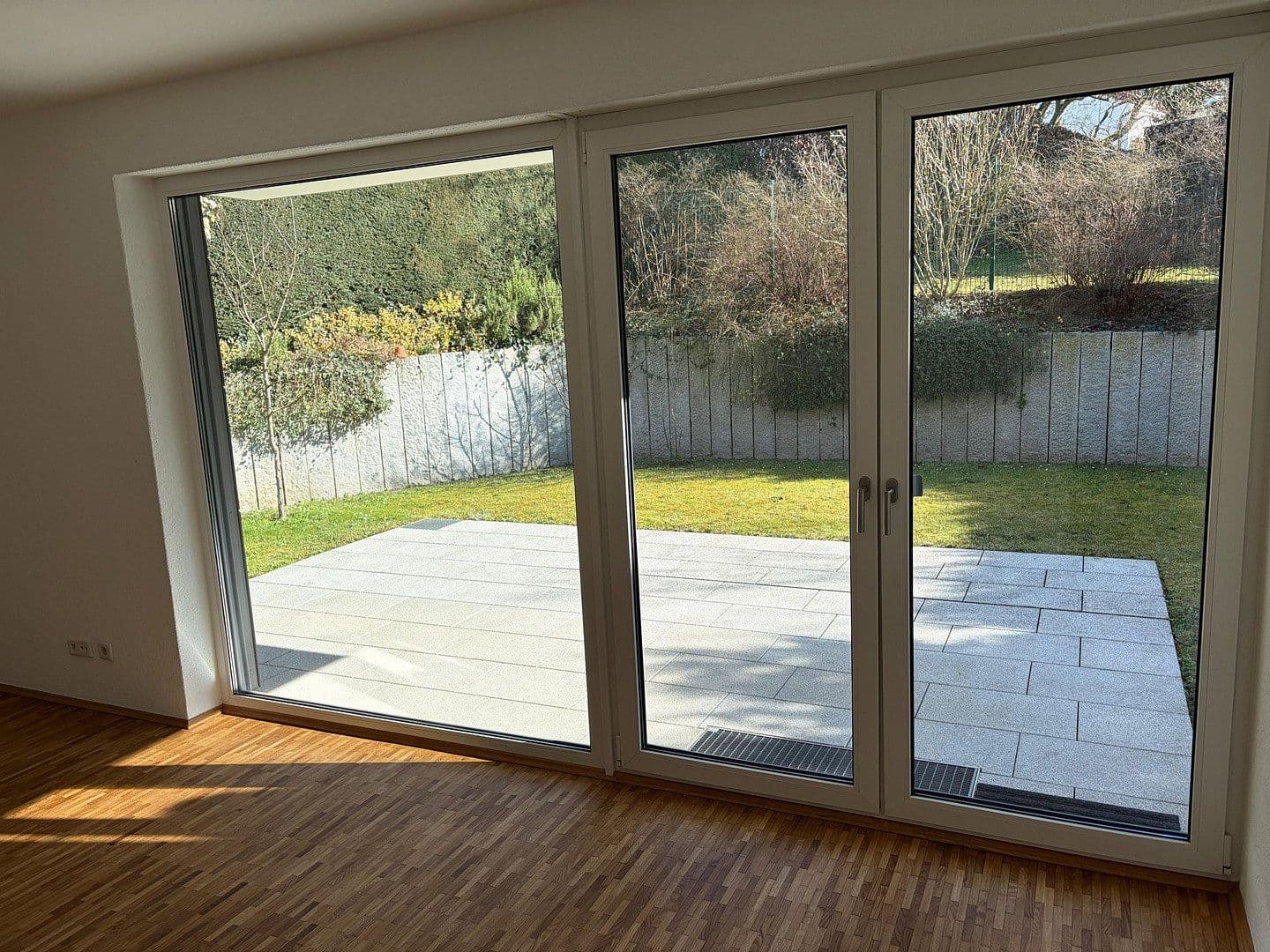 Prenájom bytu 3-izbový 131 m², Weinheim, Bádensko-Wurttembersko Prenájom bytu 3-izbový 131 m², Weinheim, Bádensko-Wurttembersko