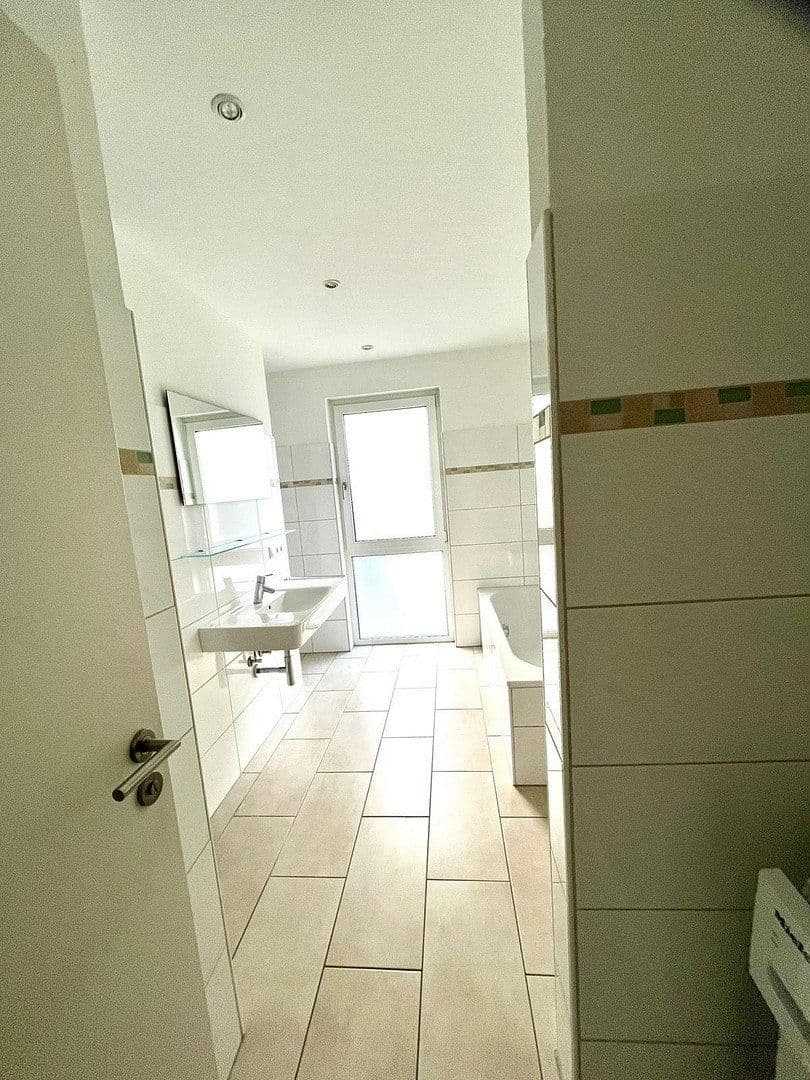 Prenájom bytu 3-izbový 131 m², Weinheim, Bádensko-Wurttembersko Prenájom bytu 3-izbový 131 m², Weinheim, Bádensko-Wurttembersko