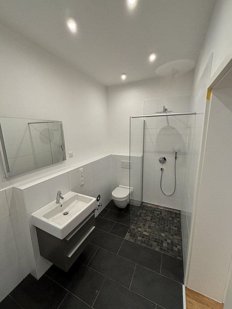 Prenájom bytu 2-izbový 77 m², Mainluststraße 13, Frankfurt am Main, Hesensko Prenájom bytu 2-izbový 77 m², Mainluststraße 13, Frankfurt am Main, Hesensko