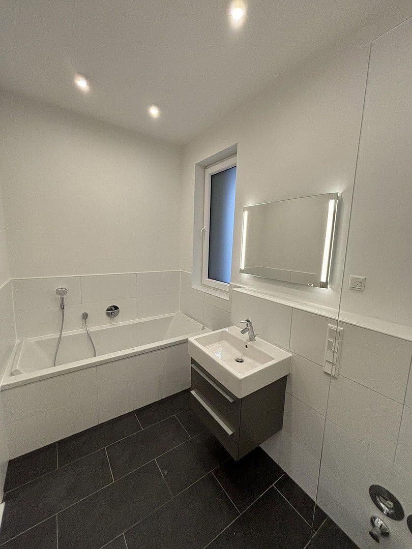 Prenájom bytu 2-izbový 77 m², Mainluststraße 13, Frankfurt am Main, Hesensko Prenájom bytu 2-izbový 77 m², Mainluststraße 13, Frankfurt am Main, Hesensko