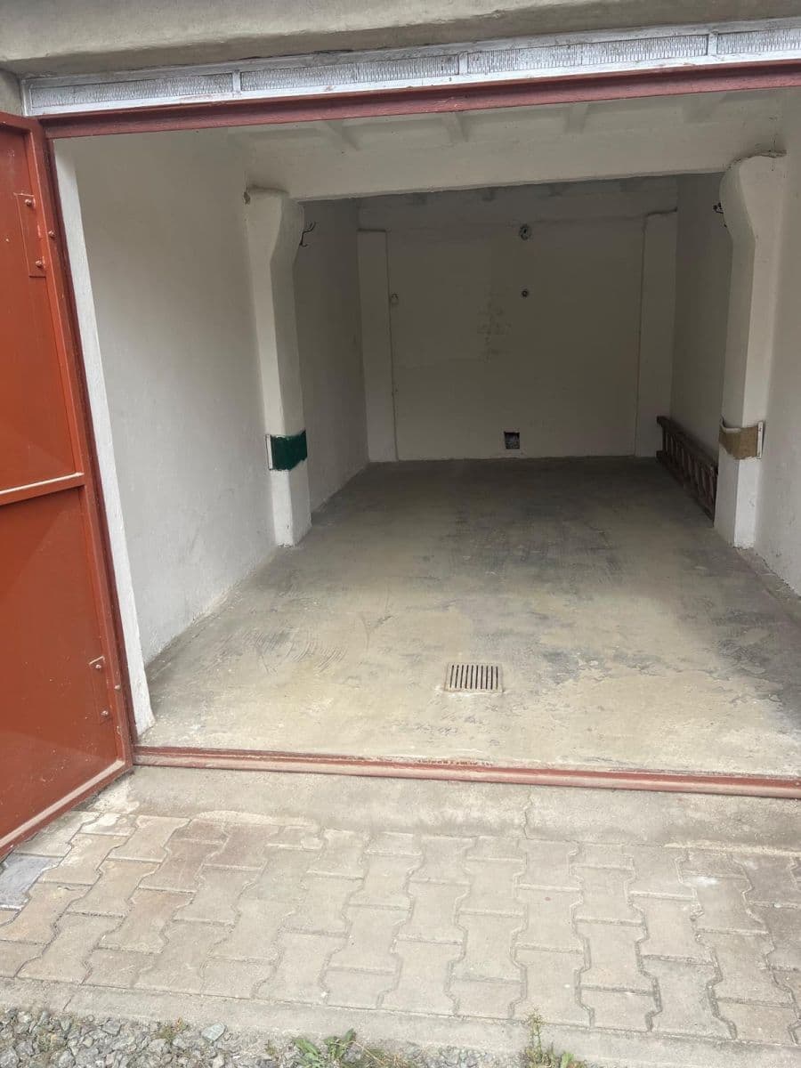 Predaj garáže 17 m², Pardubice, Pardubický kraj Predaj garáže 17 m², Pardubice, Pardubický kraj