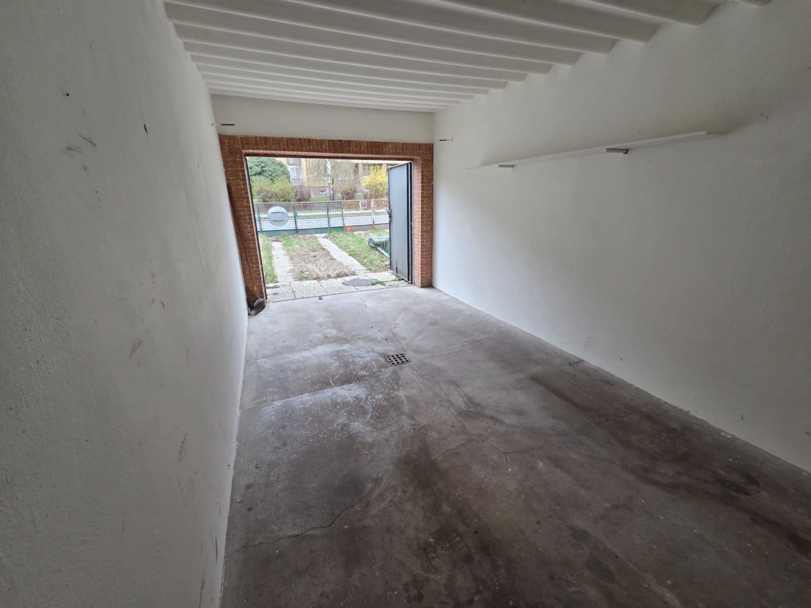 Prenájom garáže 16 m², Jungmannova, Brno, Jihomoravský kraj Prenájom garáže 16 m², Jungmannova, Brno, Jihomoravský kraj