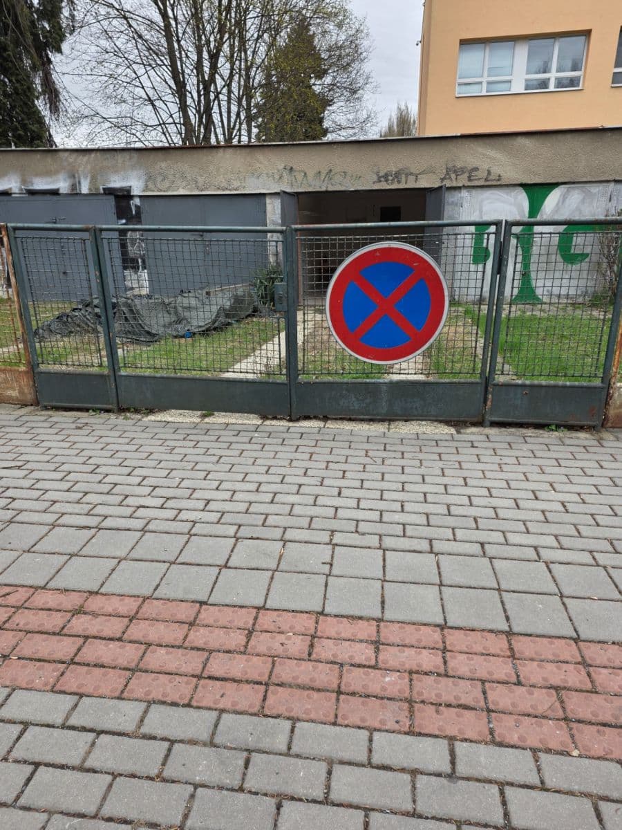 Prenájom garáže 16 m², Jungmannova, Brno, Jihomoravský kraj Prenájom garáže 16 m², Jungmannova, Brno, Jihomoravský kraj