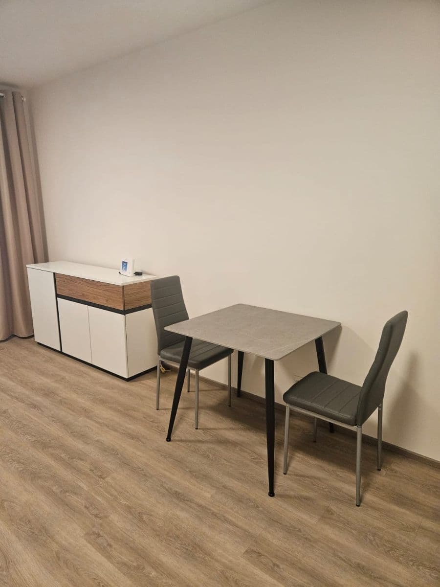 Prenájom bytu 1-izbový 32 m², Poděbradská, Praha, Praha Prenájom bytu 1-izbový 32 m², Poděbradská, Praha, Praha