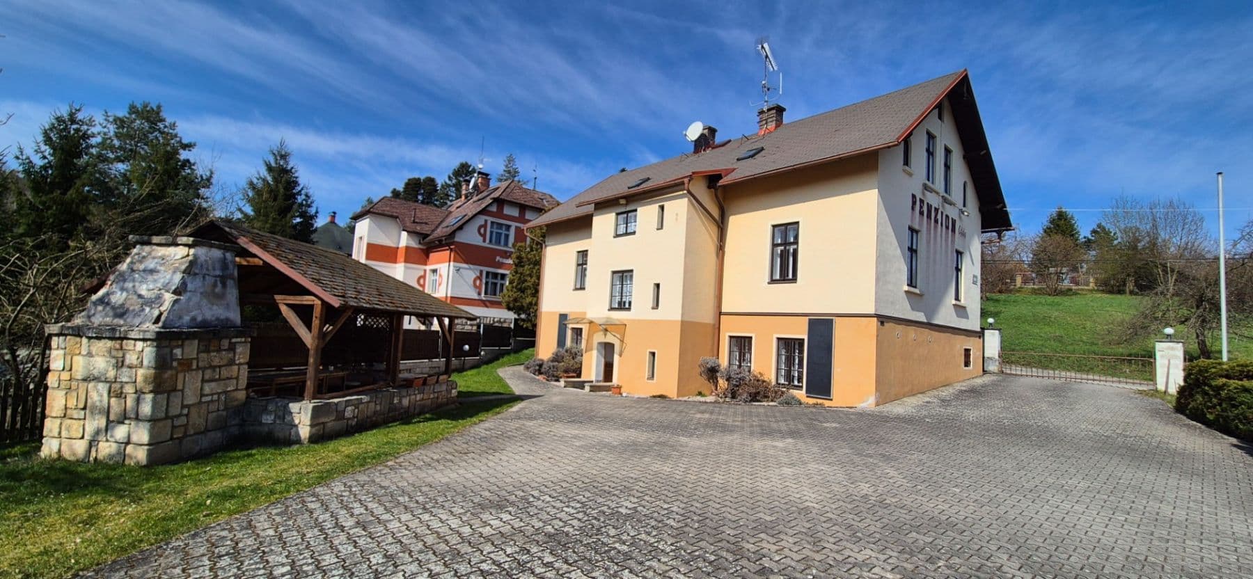 Predaj domu 386 m², pozemek 2.210 m², Hrubá Skála, Liberecký kraj Predaj domu 386 m², pozemek 2.210 m², Hrubá Skála, Liberecký kraj