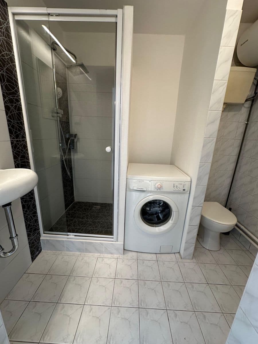 Prenájom bytu 1-izbový 25 m², Bolevecká, Praha, Praha Prenájom bytu 1-izbový 25 m², Bolevecká, Praha, Praha