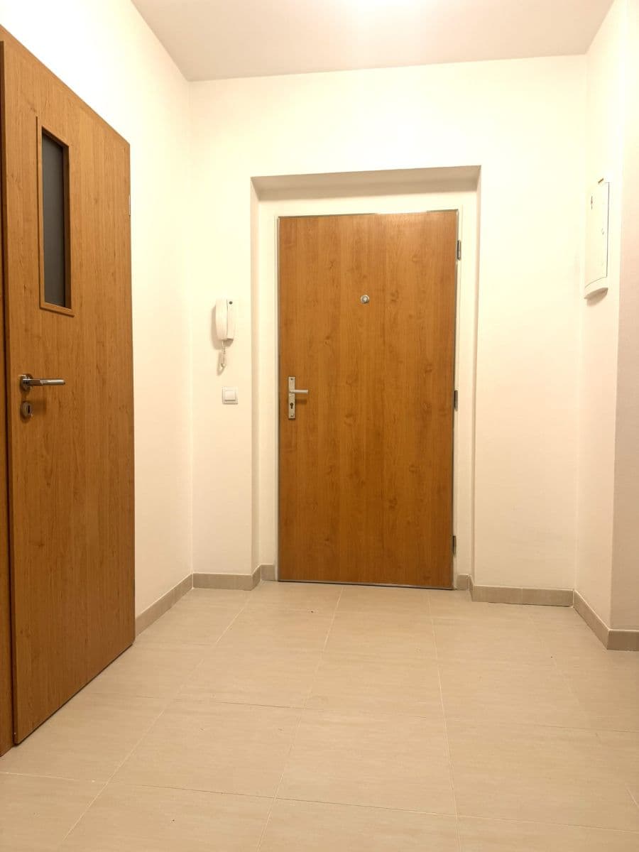 Prenájom bytu 1-izbový 47 m², V Zahradách, Praha, Praha Prenájom bytu 1-izbový 47 m², V Zahradách, Praha, Praha