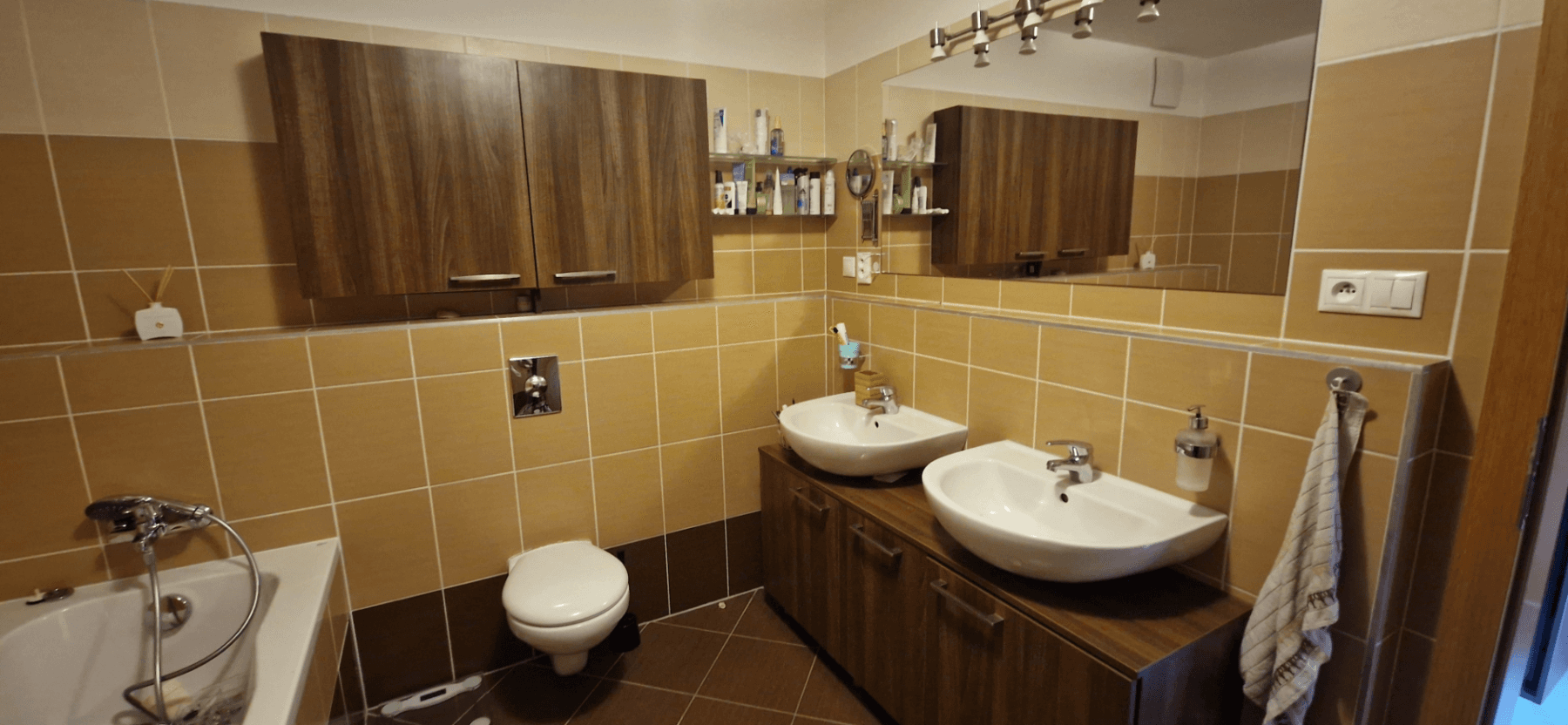 Prenájom bytu 3-izbový 94 m², V Třešňovce, Praha, Praha Prenájom bytu 3-izbový 94 m², V Třešňovce, Praha, Praha