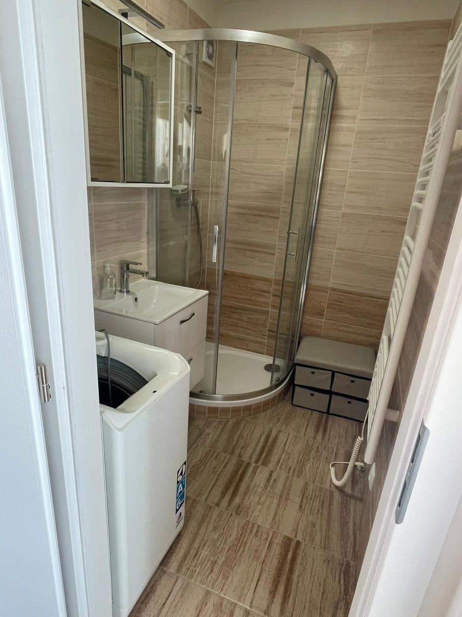 Prenájom bytu 1-izbový 33 m², Křivenická, Praha, Praha Prenájom bytu 1-izbový 33 m², Křivenická, Praha, Praha