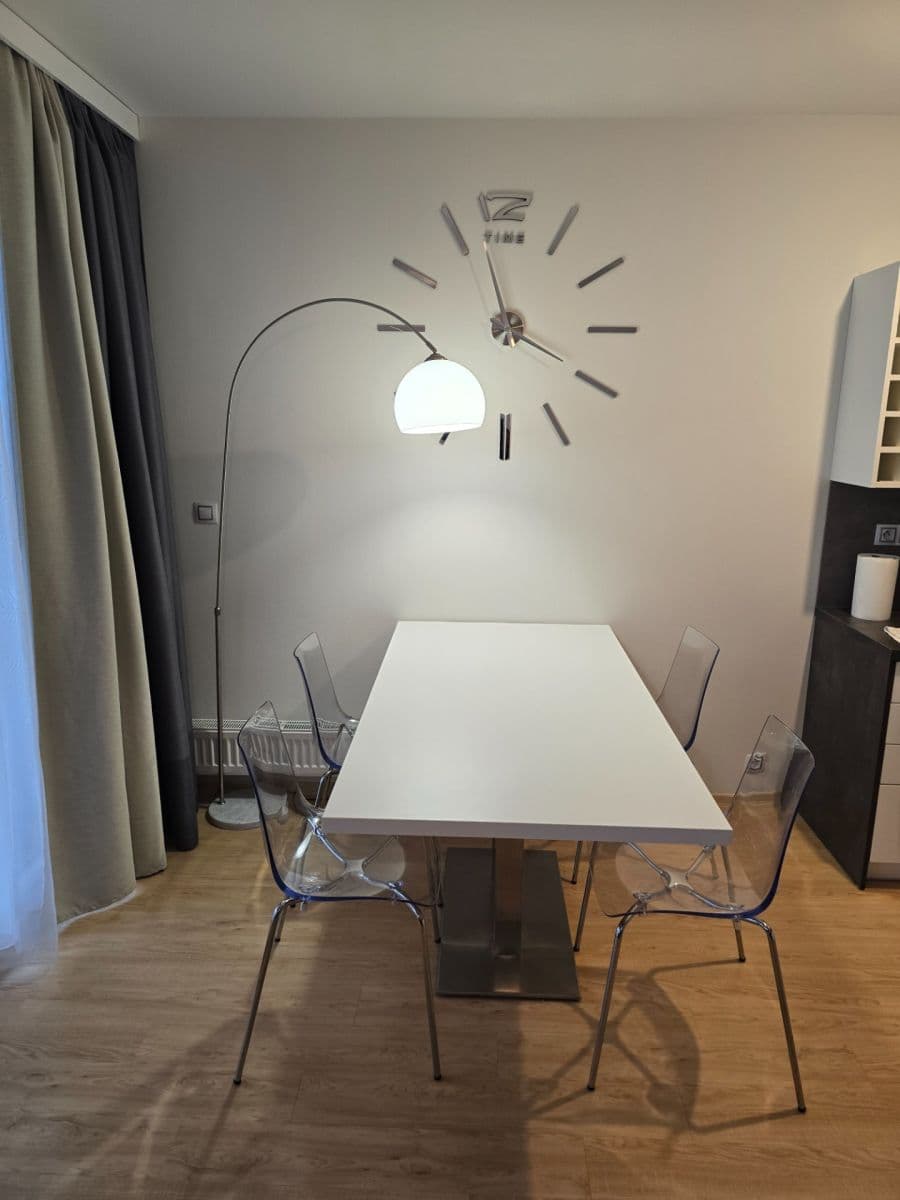 Prenájom bytu 2-izbový 59 m², Svatojánská, Hradec Králové, Královéhradecký kraj Prenájom bytu 2-izbový 59 m², Svatojánská, Hradec Králové, Královéhradecký kraj