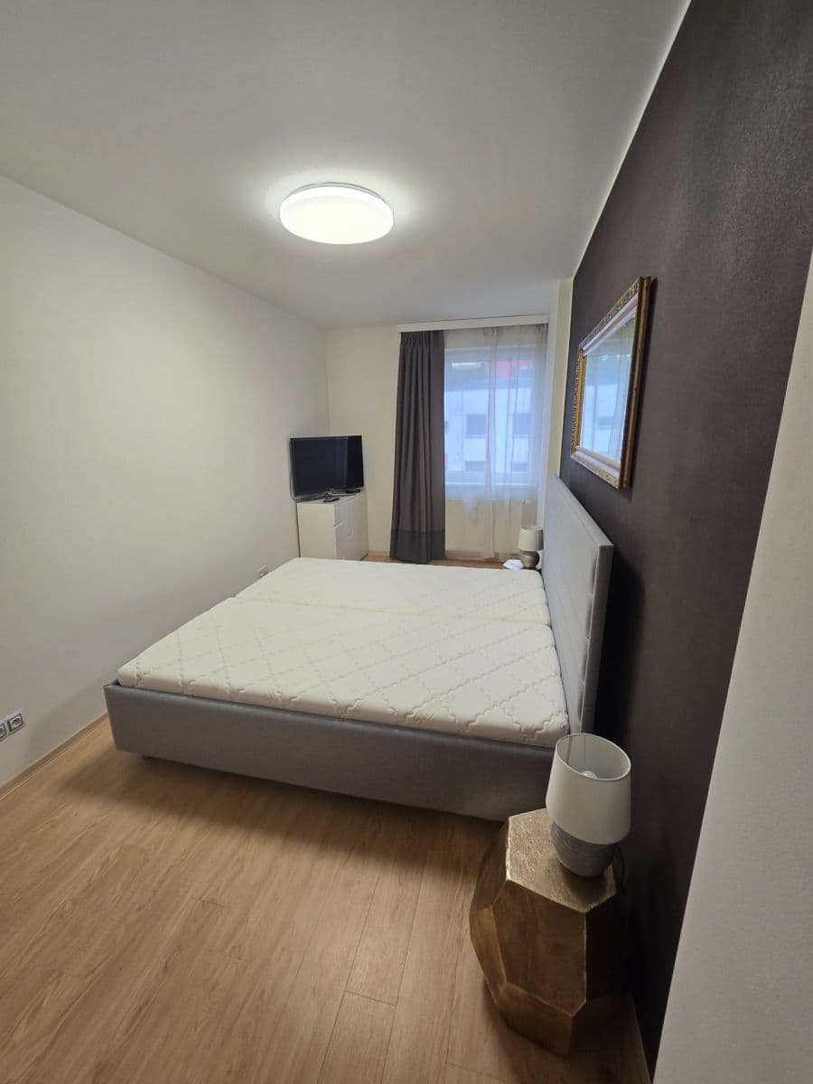 Prenájom bytu 2-izbový 59 m², Svatojánská, Hradec Králové, Královéhradecký kraj Prenájom bytu 2-izbový 59 m², Svatojánská, Hradec Králové, Královéhradecký kraj