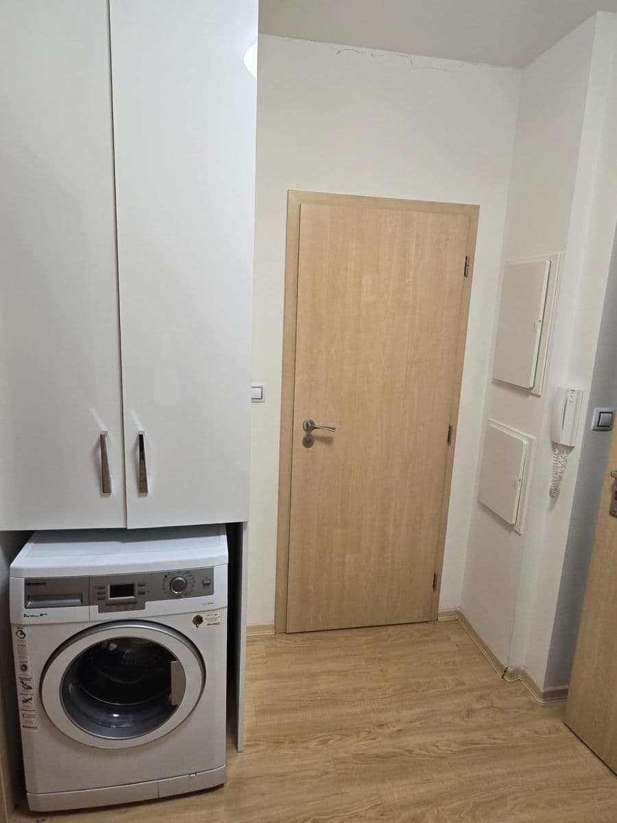 Prenájom bytu 2-izbový 59 m², Svatojánská, Hradec Králové, Královéhradecký kraj Prenájom bytu 2-izbový 59 m², Svatojánská, Hradec Králové, Královéhradecký kraj