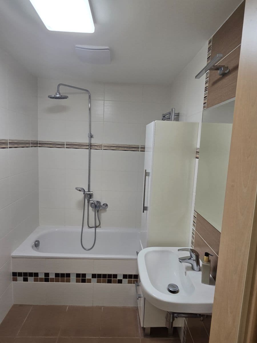 Prenájom bytu 2-izbový 59 m², Svatojánská, Hradec Králové, Královéhradecký kraj Prenájom bytu 2-izbový 59 m², Svatojánská, Hradec Králové, Královéhradecký kraj