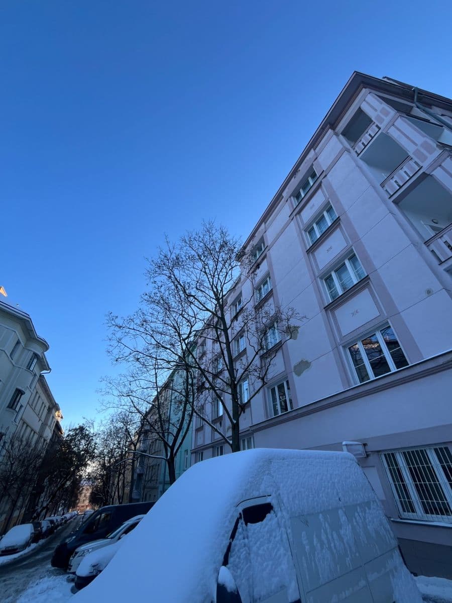 Prenájom bytu 3-izbový 70 m², Na Březince, Praha, Praha Prenájom bytu 3-izbový 70 m², Na Březince, Praha, Praha