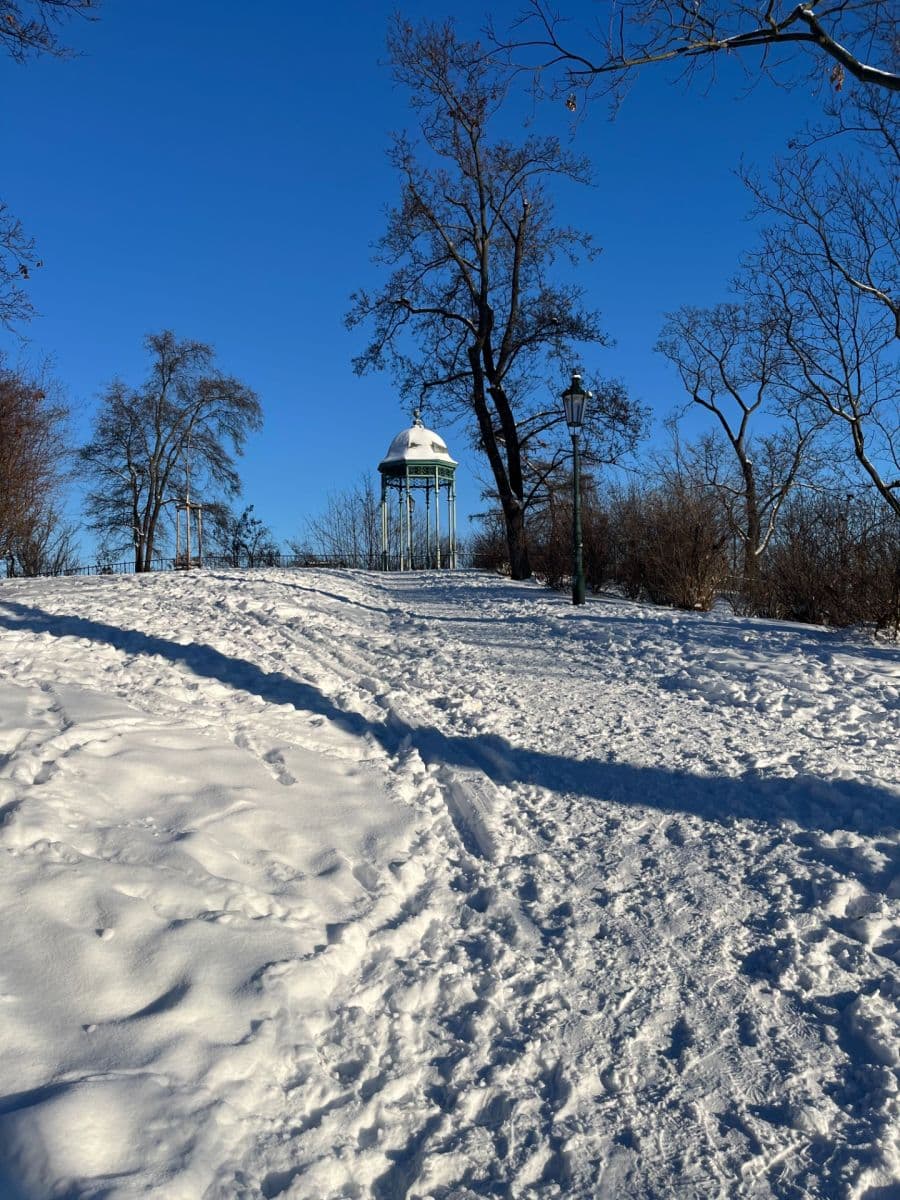 Prenájom bytu 3-izbový 70 m², Na Březince, Praha, Praha Prenájom bytu 3-izbový 70 m², Na Březince, Praha, Praha