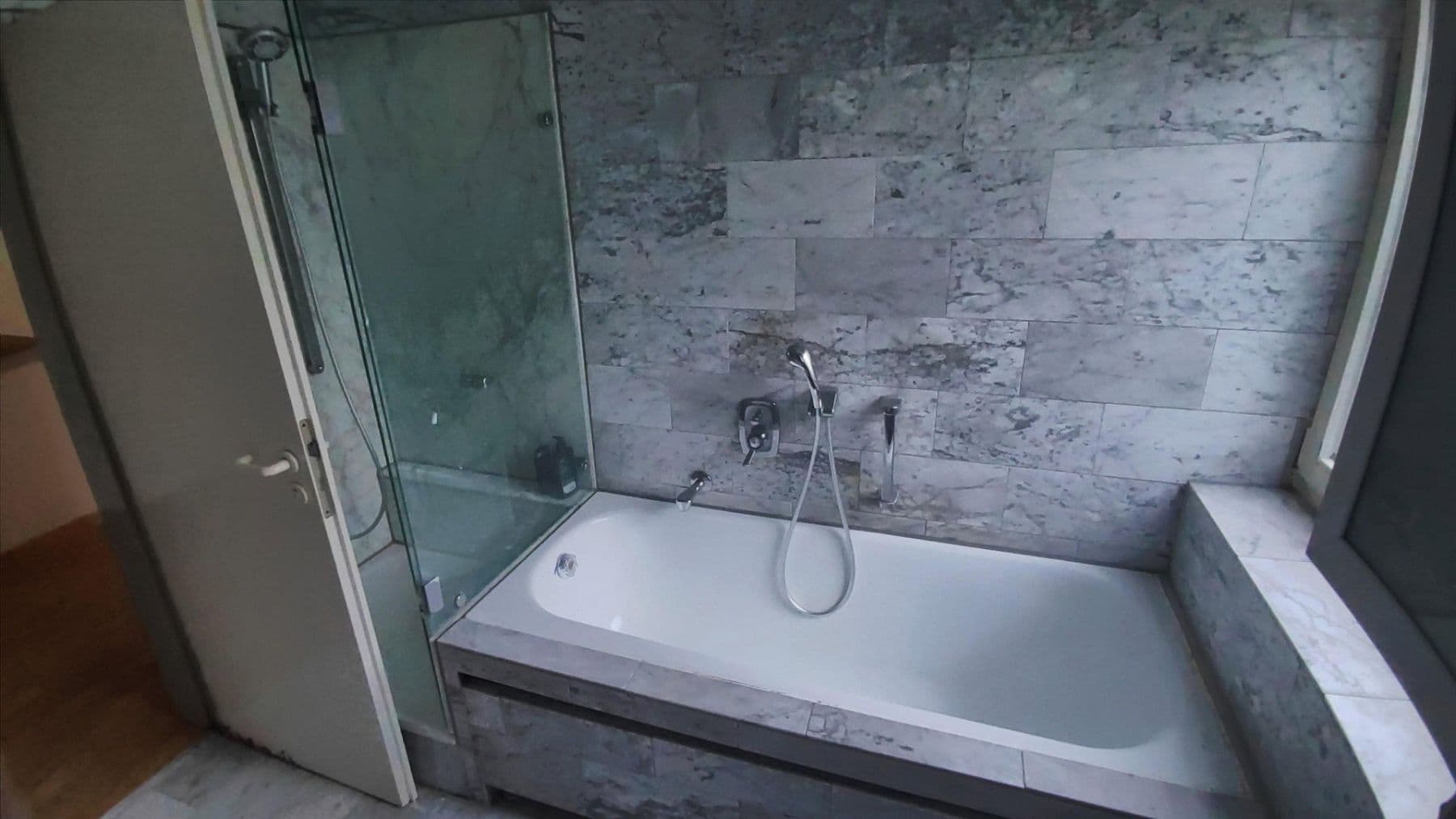 Predaj bytu 3-izbový 124 m², Stuttgart, Bádensko-Wurttembersko Predaj bytu 3-izbový 124 m², Stuttgart, Bádensko-Wurttembersko