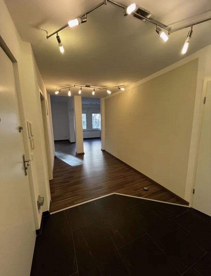 Prenájom bytu 3-izbový 97 m², Stuttgart, Bádensko-Wurttembersko Prenájom bytu 3-izbový 97 m², Stuttgart, Bádensko-Wurttembersko