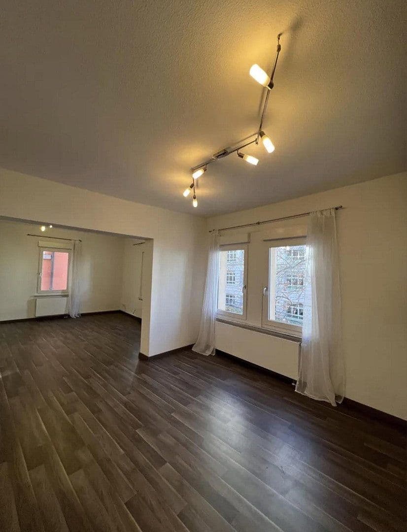 Prenájom bytu 3-izbový 97 m², Stuttgart, Bádensko-Wurttembersko Prenájom bytu 3-izbový 97 m², Stuttgart, Bádensko-Wurttembersko