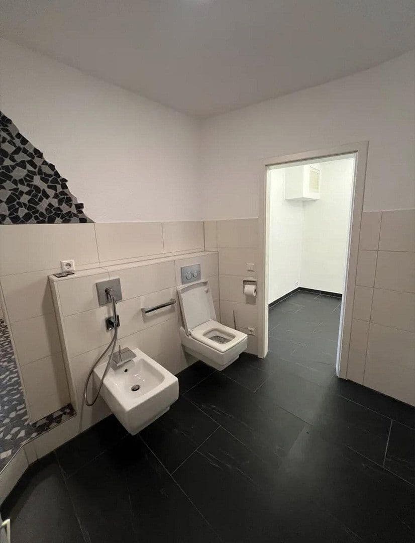 Prenájom bytu 3-izbový 97 m², Stuttgart, Bádensko-Wurttembersko Prenájom bytu 3-izbový 97 m², Stuttgart, Bádensko-Wurttembersko