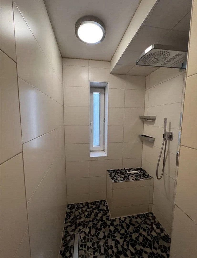 Prenájom bytu 3-izbový 97 m², Stuttgart, Bádensko-Wurttembersko Prenájom bytu 3-izbový 97 m², Stuttgart, Bádensko-Wurttembersko