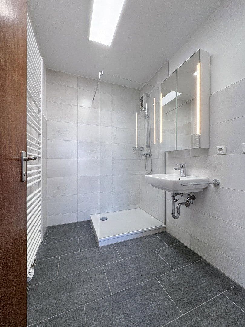 Prenájom bytu 3-izbový 85 m², Isarstraße 26, Regensburg, Bavorsko Prenájom bytu 3-izbový 85 m², Isarstraße 26, Regensburg, Bavorsko