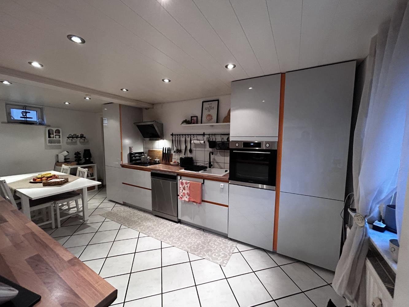 Predaj domu 153 m², pozemek 245 m², Georg-Fröba-Straße 16, Alsbach-Hähnlein, Hesensko Predaj domu 153 m², pozemek 245 m², Georg-Fröba-Straße 16, Alsbach-Hähnlein, Hesensko