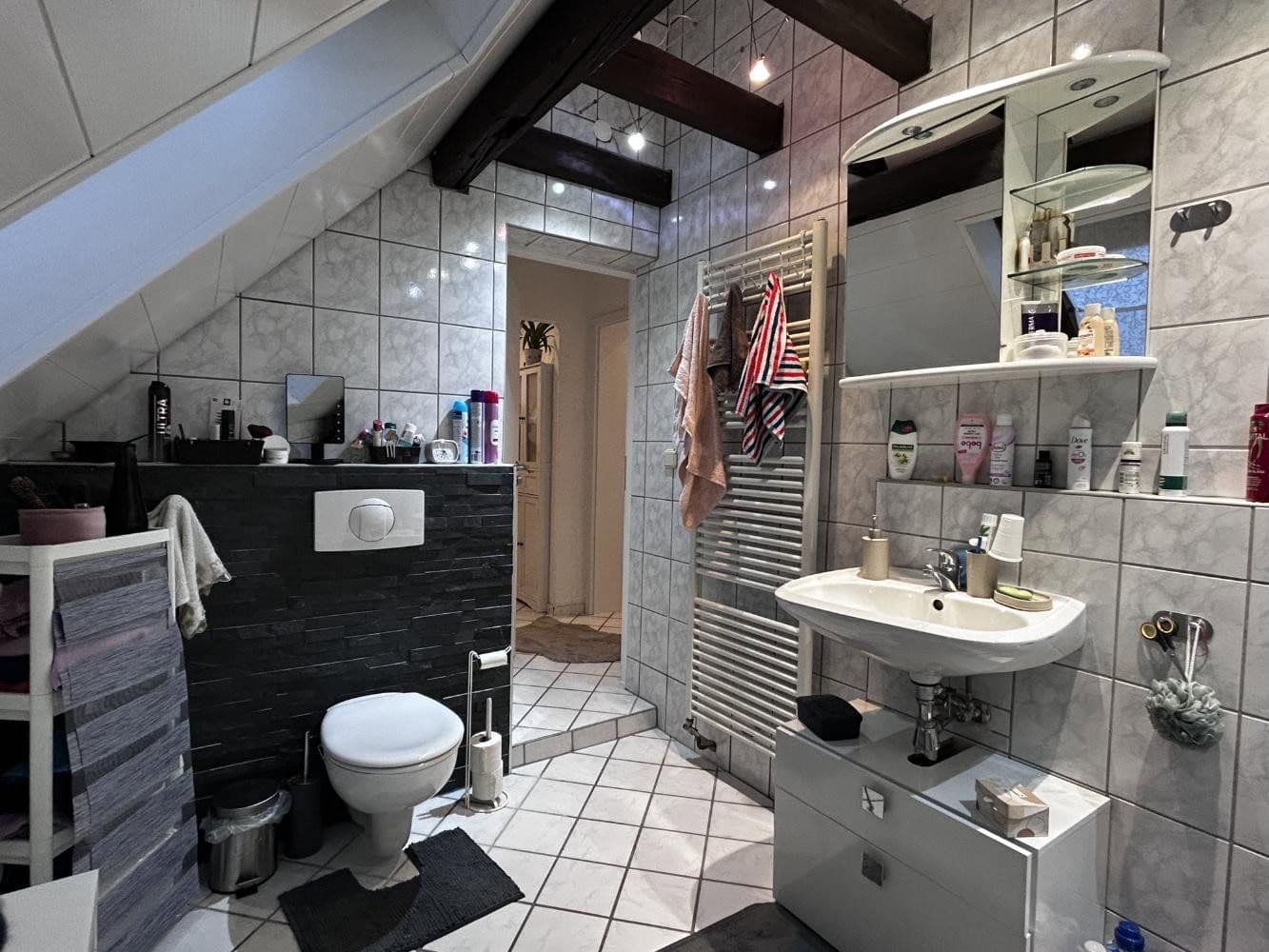 Predaj domu 153 m², pozemek 245 m², Georg-Fröba-Straße 16, Alsbach-Hähnlein, Hesensko Predaj domu 153 m², pozemek 245 m², Georg-Fröba-Straße 16, Alsbach-Hähnlein, Hesensko