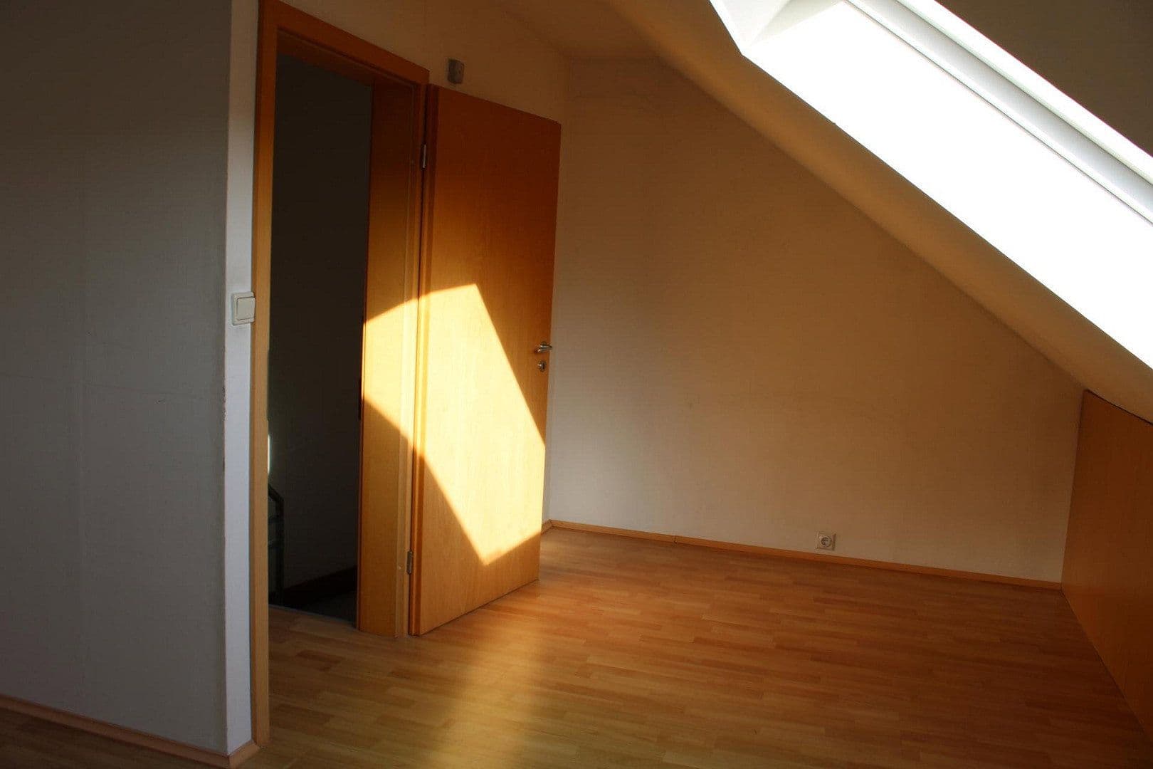 Predaj domu 130 m², pozemek 188 m², Ahornstraße 124, Feucht, Bavorsko Predaj domu 130 m², pozemek 188 m², Ahornstraße 124, Feucht, Bavorsko