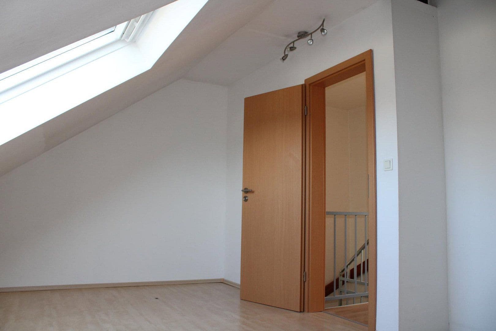 Predaj domu 130 m², pozemek 188 m², Ahornstraße 124, Feucht, Bavorsko Predaj domu 130 m², pozemek 188 m², Ahornstraße 124, Feucht, Bavorsko