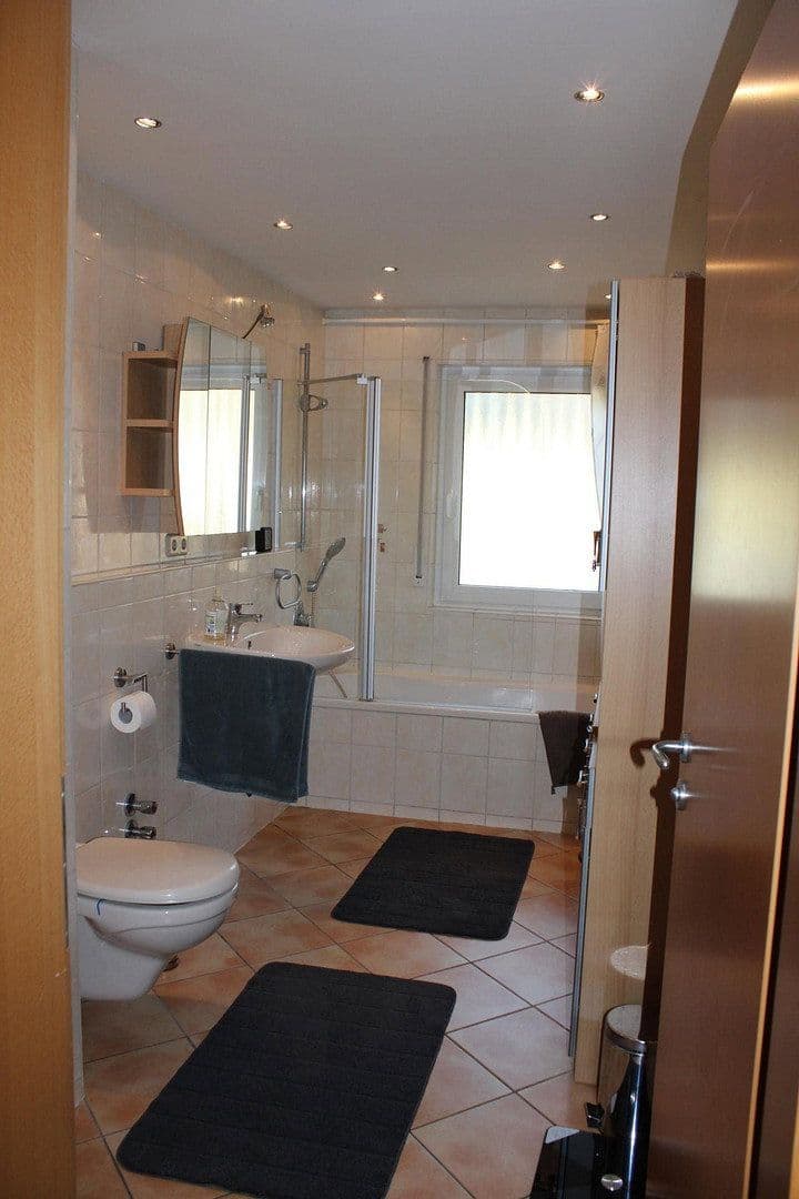 Predaj domu 130 m², pozemek 188 m², Ahornstraße 124, Feucht, Bavorsko Predaj domu 130 m², pozemek 188 m², Ahornstraße 124, Feucht, Bavorsko