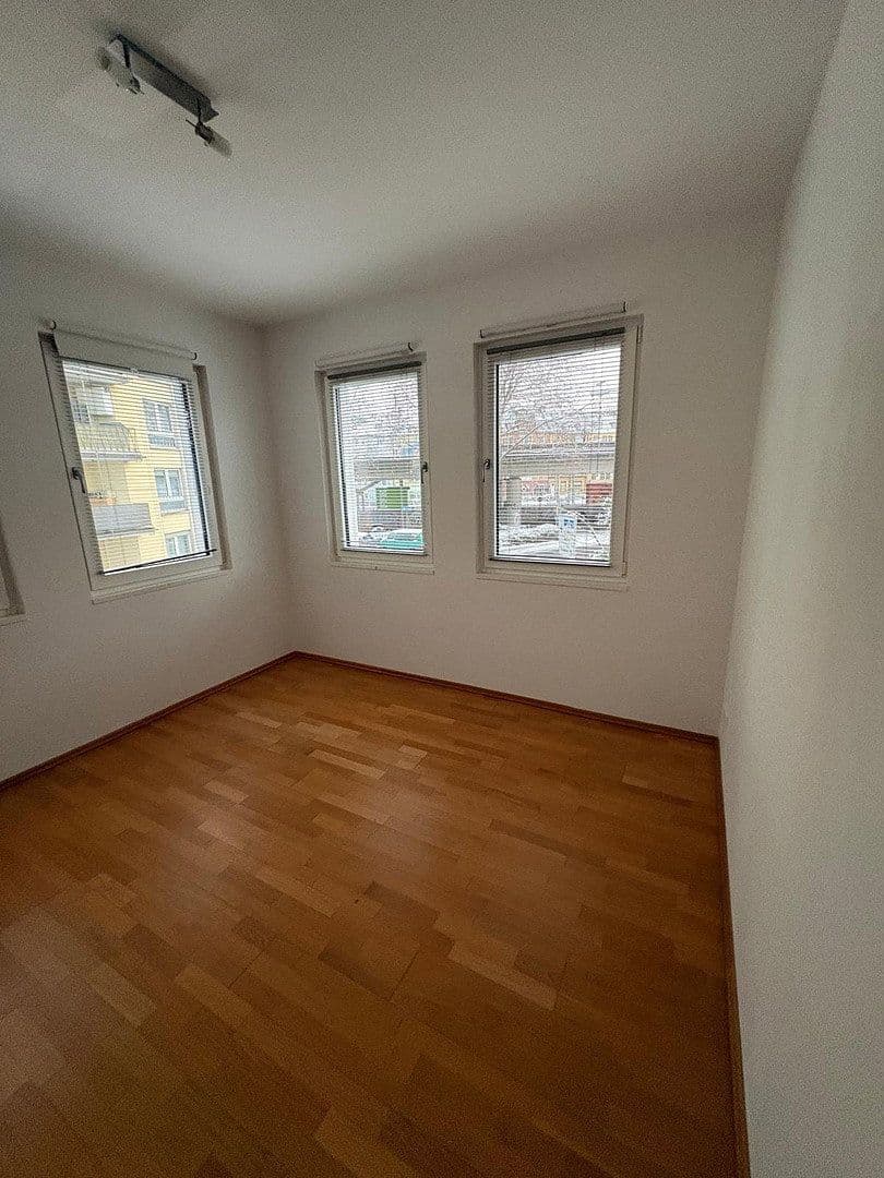 Prenájom bytu 3-izbový 105 m², Adalbertstrasse 64, Frankfurt am Main, Hesensko Prenájom bytu 3-izbový 105 m², Adalbertstrasse 64, Frankfurt am Main, Hesensko