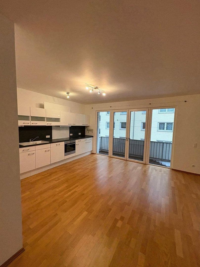 Prenájom bytu 3-izbový 105 m², Adalbertstrasse 64, Frankfurt am Main, Hesensko Prenájom bytu 3-izbový 105 m², Adalbertstrasse 64, Frankfurt am Main, Hesensko