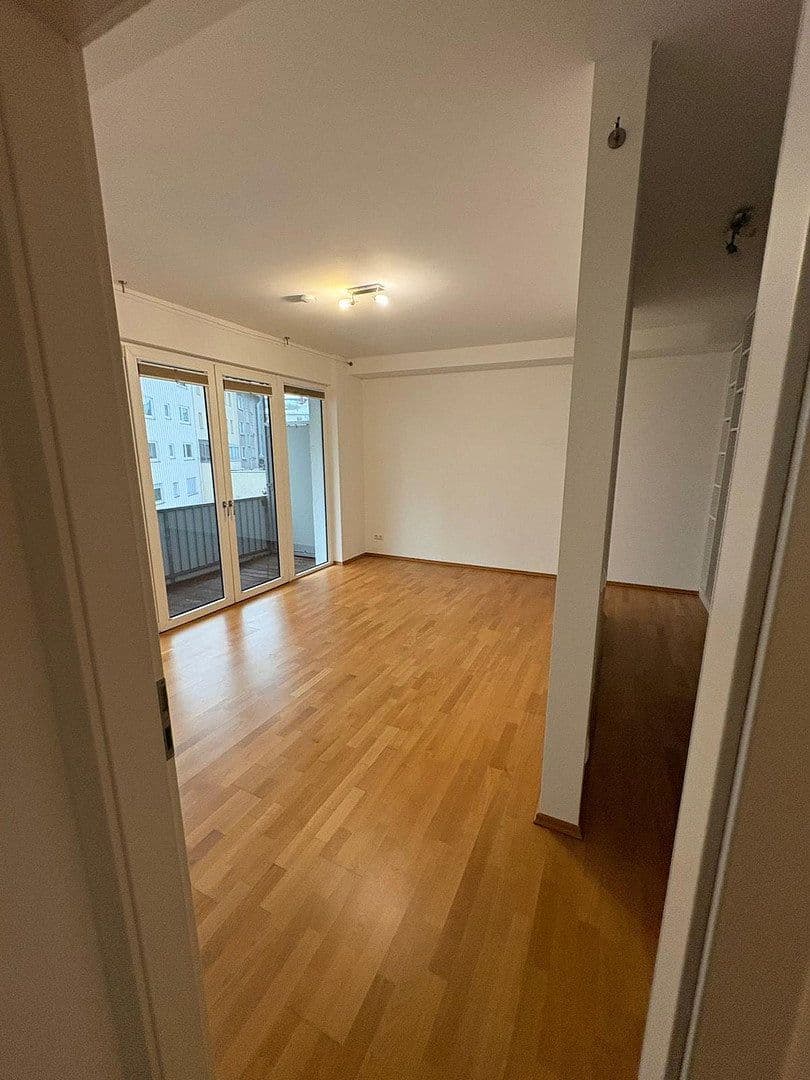 Prenájom bytu 3-izbový 105 m², Adalbertstrasse 64, Frankfurt am Main, Hesensko Prenájom bytu 3-izbový 105 m², Adalbertstrasse 64, Frankfurt am Main, Hesensko
