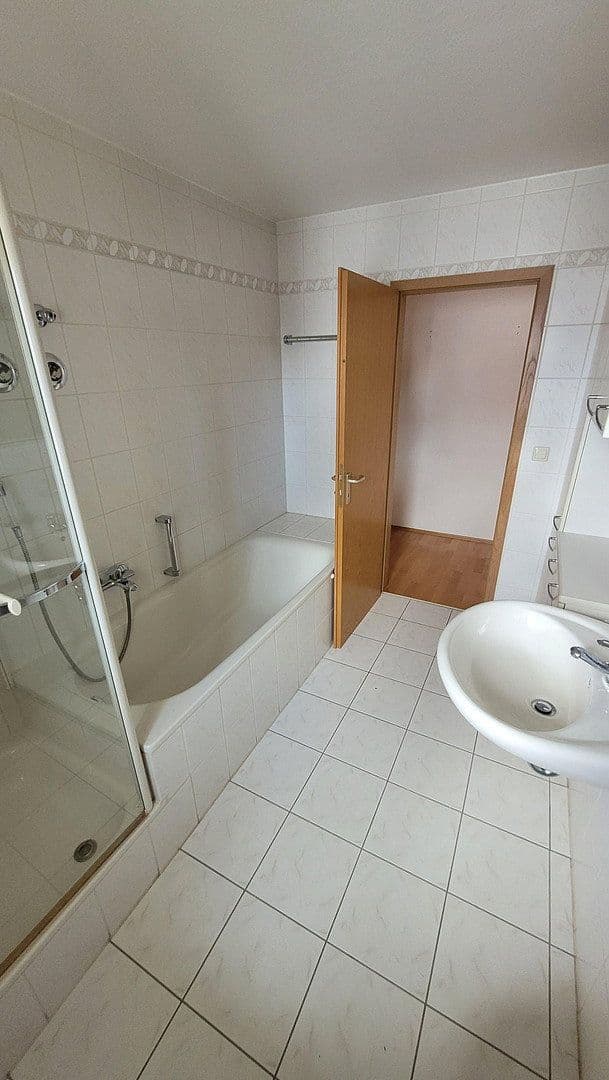 Prenájom bytu 3-izbový 84 m², Pforzheim, Bádensko-Wurttembersko Prenájom bytu 3-izbový 84 m², Pforzheim, Bádensko-Wurttembersko