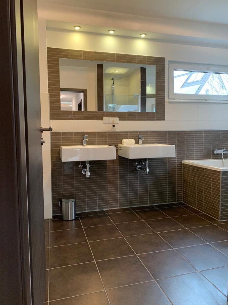 Predaj domu 140 m², pozemek 635 m², C-w-Rauh Strasse 3, Himmelkron, Bavorsko Predaj domu 140 m², pozemek 635 m², C-w-Rauh Strasse 3, Himmelkron, Bavorsko