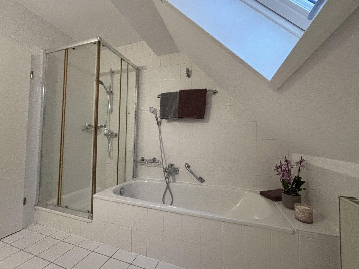 Prenájom bytu 2-izbový 69 m², Alte Bergstrasse 27, Seeheim-Jugenheim, Hesensko Prenájom bytu 2-izbový 69 m², Alte Bergstrasse 27, Seeheim-Jugenheim, Hesensko