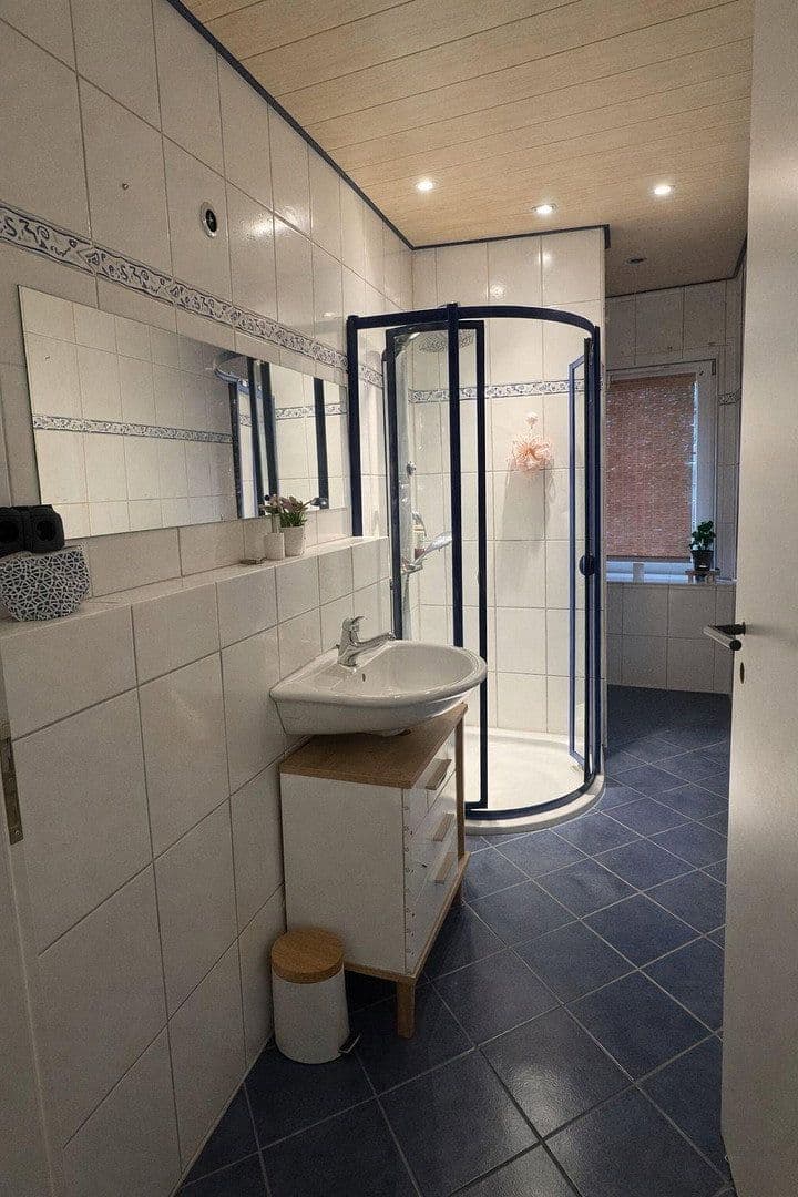 Prenájom bytu 4-izbový 112 m², Bochum, Severné Porýnie - Westfálsko Prenájom bytu 4-izbový 112 m², Bochum, Severné Porýnie - Westfálsko