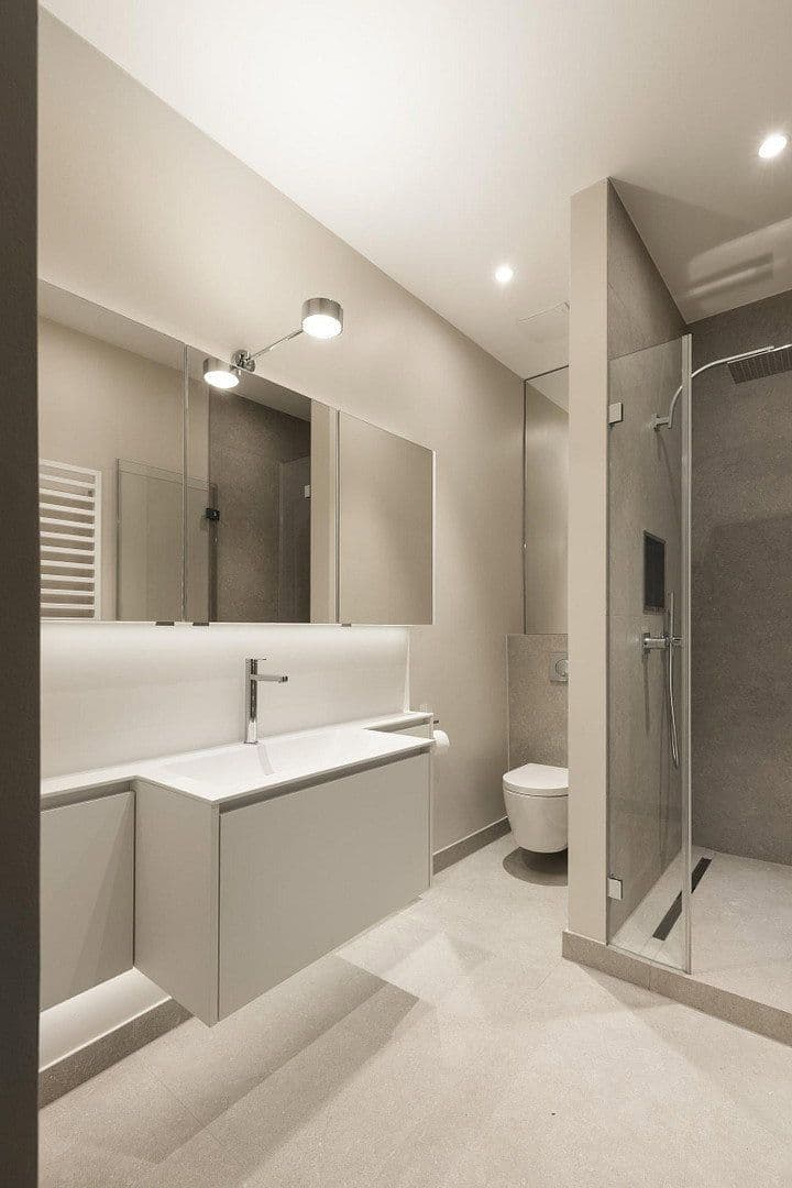 Prenájom bytu 4-izbový 104 m², Kennedydamm 7, Düsseldorf, Severné Porýnie - Westfálsko Prenájom bytu 4-izbový 104 m², Kennedydamm 7, Düsseldorf, Severné Porýnie - Westfálsko