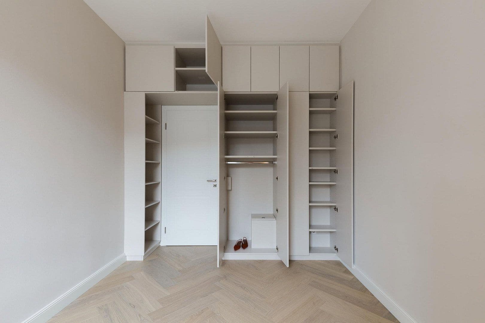 Prenájom bytu 4-izbový 104 m², Kennedydamm 7, Düsseldorf, Severné Porýnie - Westfálsko Prenájom bytu 4-izbový 104 m², Kennedydamm 7, Düsseldorf, Severné Porýnie - Westfálsko