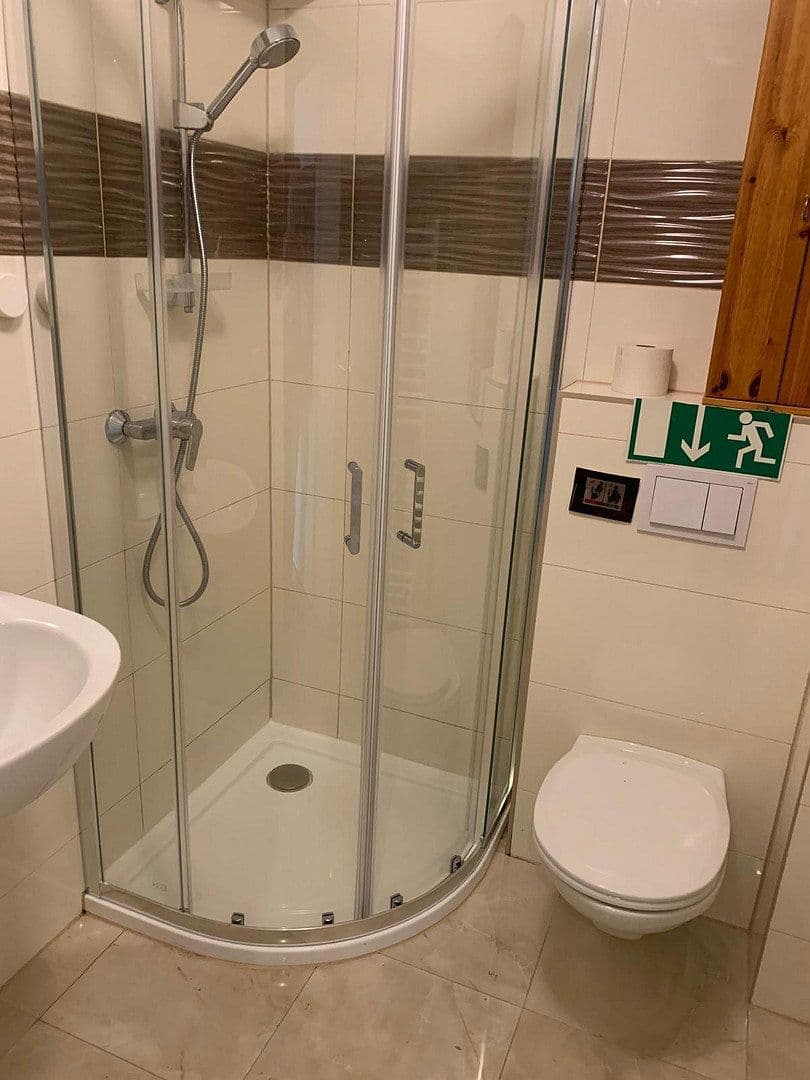 Prenájom bytu 6-izbový 196 m², Schulgasse 30, Wien, Viedeň Prenájom bytu 6-izbový 196 m², Schulgasse 30, Wien, Viedeň