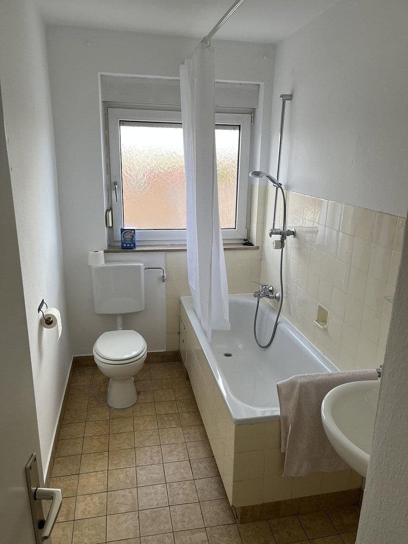 Prenájom bytu 16 m², Hügelweg 8, Gerlingen, Bádensko-Wurttembersko Prenájom bytu 16 m², Hügelweg 8, Gerlingen, Bádensko-Wurttembersko