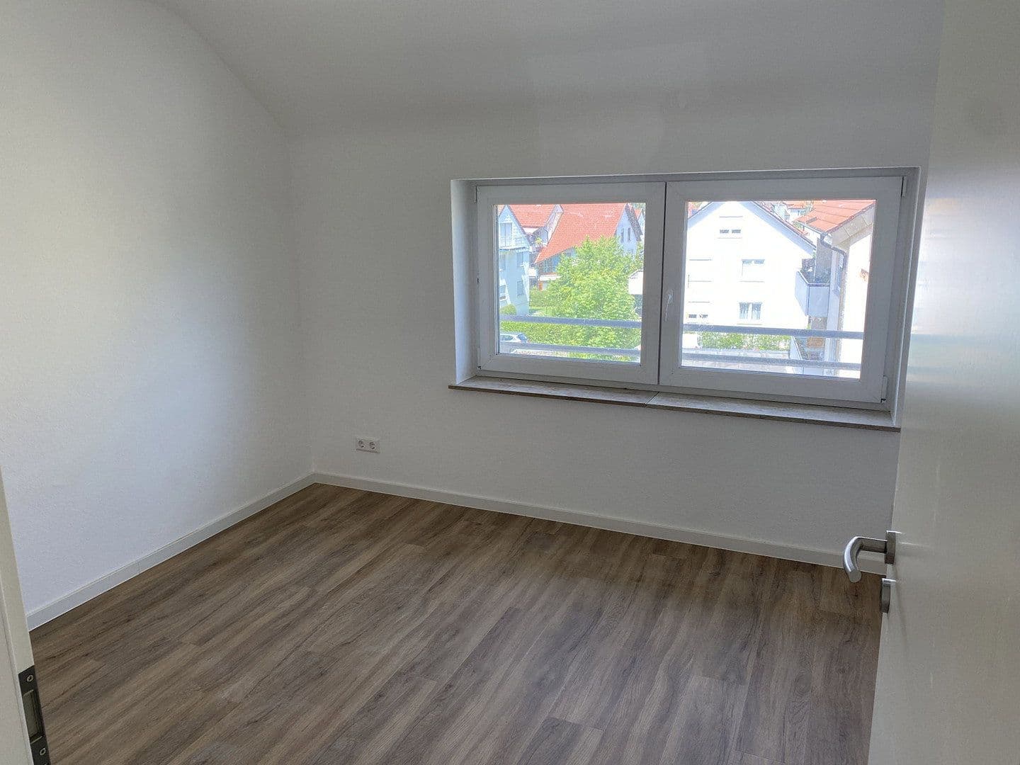 Prenájom bytu 3-izbový 85 m², Winnenden, Bádensko-Wurttembersko Prenájom bytu 3-izbový 85 m², Winnenden, Bádensko-Wurttembersko